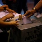 Cierran centros de votación en El Salvador e inician conteo de papeletas electorales america latina