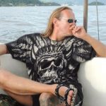 Legendario productor del heavy metal está en paradisiaca playa de Nicaragua nicaragua