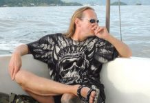 Legendario productor del heavy metal está en paradisiaca playa de Nicaragua nicaragua