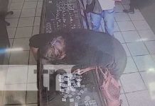 ¡Al descaro! Mujer y acompañante roban en joyería de Estelí (VIDEO) nicaragua, esteli, robo, joyeria, delincuencia,