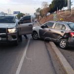 Estelí: Camioneta choca por atrás a taxi y lo manda a un cauce nicaragua