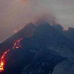 Una nueva erupción del Etna provocó el cierre del aeropuerto de Catania italia