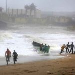 India: Evacúan a miles de personas ante la llegada de ciclón Nivar india