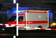 Un autobús escolar se estrella contra el muro de un edificio de viviendas en Alemania