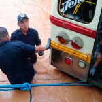 Rescatan a ocho personas en el Río Tungki en Bonanza nicaragua