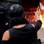 Feministas prenden fuego a sede de la Comisión de Derechos Humanos del Estado de México mexico
