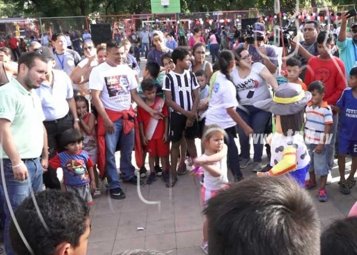 familias-se-recrean-en-los-parques-02