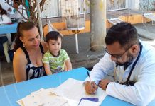 Familias del barrio Enrique Smith son atendidas en feria de salud nicaragua