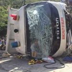 Varios estudiantes murieron al volcarse el camión que viajaban en Filipinas filipinas