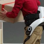 LG crea un exoesqueleto que ayuda a levantar peso lg