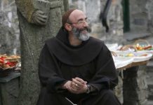El fraile de O Cebreiro acusado de abusos sexuales a una menor y su primo: Perdí el norte espana