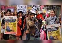 Silbidos y comentarios obscenos serán multados en Francia silbidos