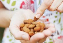Comer frutos secos trae beneficios para la salud comer