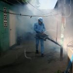 Eliminación de mosquitos con fumigación en el barrio Costa Rica nicaragua