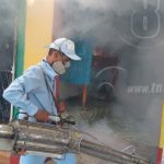 Pobladores del barrio Ariel Darce abren sus puertas para la fumigación nicaragua