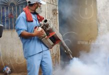 Brigadas del MINSA fumigan viviendas del barrio El Recreo nicaragua