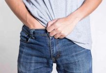Por esta razón los hombres se huelen los dedos luego de tocar sus genitales hombres
