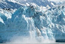 De milagro dos hombres quedan vivos tras el colapso de un glacial alaska