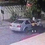 Hombre arrastra y da brutal golpiza a mujer en México (VIDEO) mexico