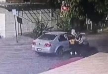 Hombre arrastra y da brutal golpiza a mujer en México (VIDEO) mexico