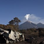 Guatemala observa actividad de 3 volcanes mientras rescata más muertos guatemala