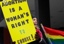 La clínica de Missouri que practica abortos lucha para no cerrar mujeres
