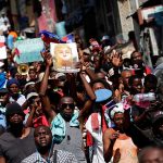 VIDEO: Una multitudinaria manifestación anti-Trump paraliza la Embajada de EE.UU. en Haití