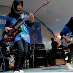Adolescentes musulmanas rompen estereotipos con banda «heavy metal» indonesia