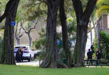 Dos policías muertos y casas en llamas en un tiroteo en Honolulu, Hawái estados unidos
