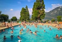 Heces en las piscinas de España, nuevo reto viral espana
