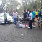 Motociclista sale por los aires en accidente nicaragua