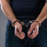 Insólito: Hombre pide a la policía que lo encarcele con su novia estados unidos