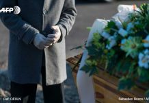 China rinde homenaje a víctimas mortales por pandemia de coronavirus china