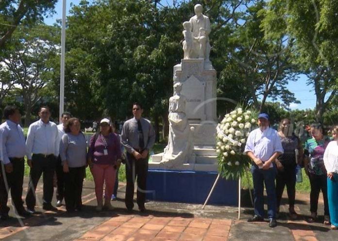 honor-educadores-3 nicaragua