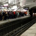 Colapso de transporte en París por reforma de pensiones francia