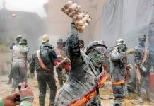 Se realiza en España el festival anual de guerra de huevos y harina espana