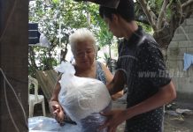 Madres de héroes y mártires en Masaya reciben paquetes alimenticios nicaragua