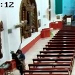 Ladrón roba imagen de San Antonio en una parroquia de El Salvador ladron