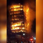 Un rascacielos en llamas se derrumba en Brasil brasil