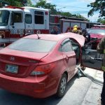 Vehículo se prende en llamas en semáforos de Managua nicaragua