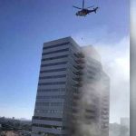 Se incendia edificio residencial de 25 pisos en Los Ángeles estados unidos
