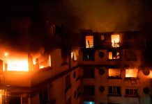 Mujer con historial psiquiátrico acusada del incendio de París que dejó 10 muertos acusacion