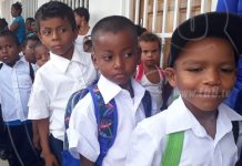 Familias y estudiantes de Bilwi inauguran el año escolar 2019 nicaragua