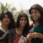 Transexuales se engalanan para rezar por la lluvia en la India india