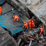 Derrumbe de edificio en India causa la muerte de al menos 10 personas derrumbe