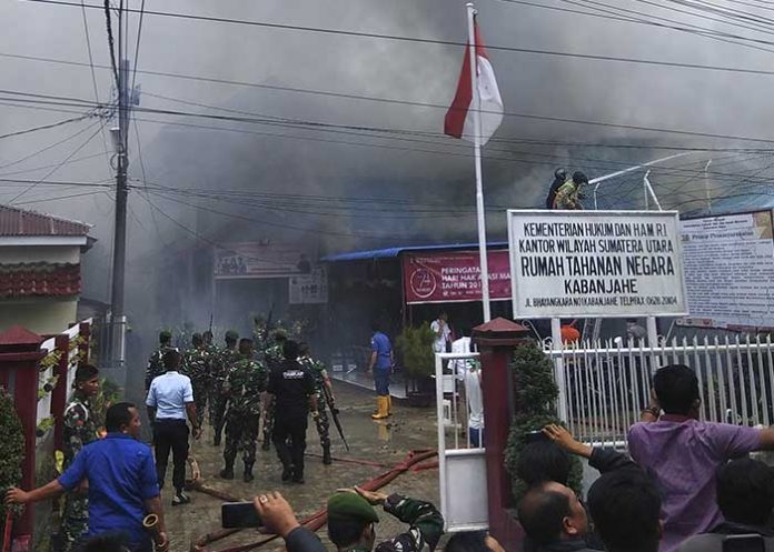 indonesia-incendio-carcel-sumatra-del-norte indonesia