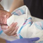 Enfermera confiesa que intercambió a 5 mil bebés por diversión africa