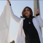 Mujer iraní detenida por quitarse el velo es condenada a 20 años de cárcel iran