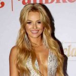 Irina Baeva posa con sensual lencería roja ¡calienta la navidad! rusia
