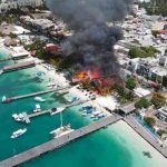 mexico, isla mujeres, incendio, comercio,